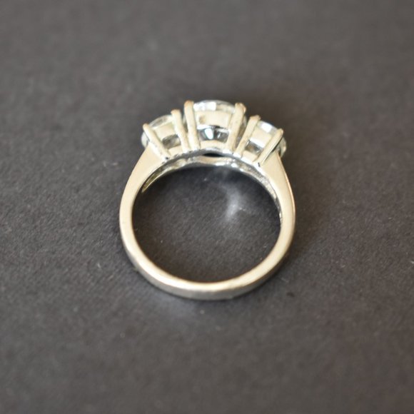 Sterling Silver Ring with 3 CZ Stones - Picture 6 of 8